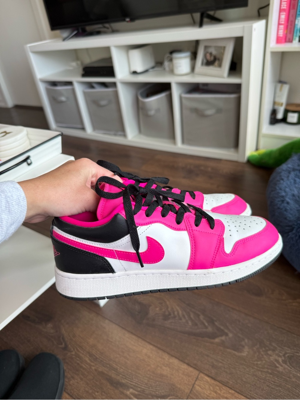 Kids JORDAN 1 LOW Sneakers in Pink, Black & White, 6.5Y BARELY WORN
